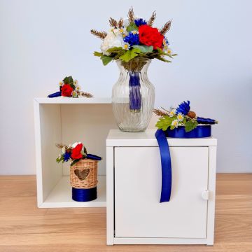 Dove l'amore cresce e i valori fioriscono - Bouquet da sposa con spille realizzato su richiesta della cliente da Tina