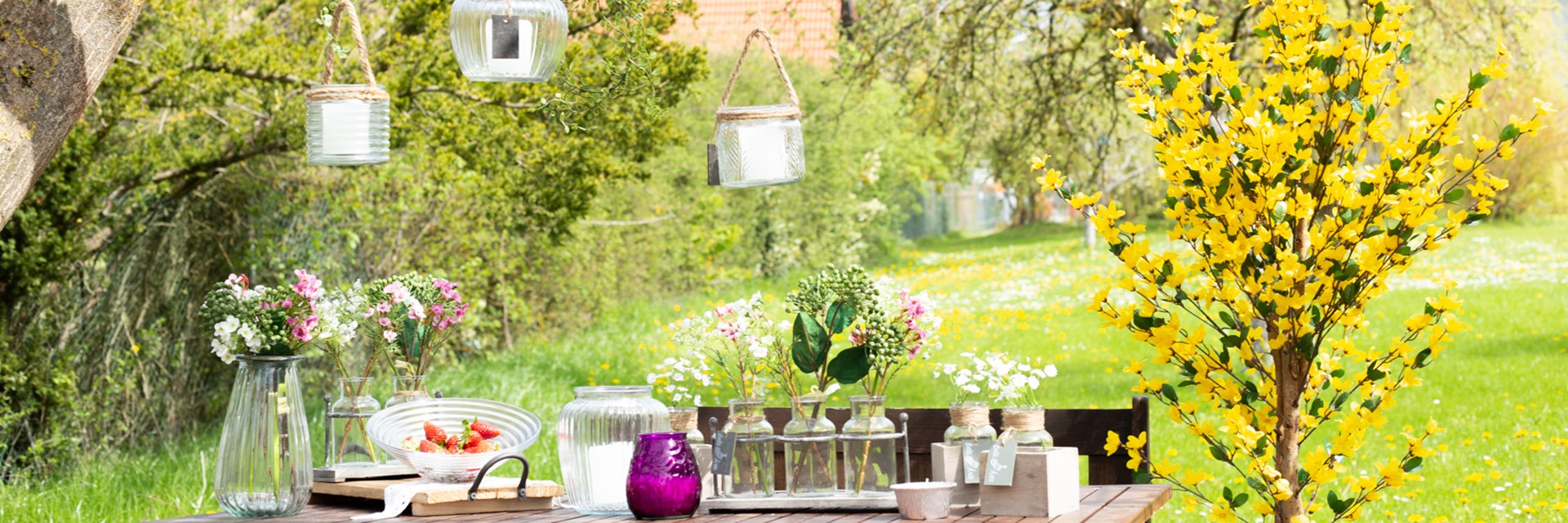 Decorazioni fai da te con alberi artificiali