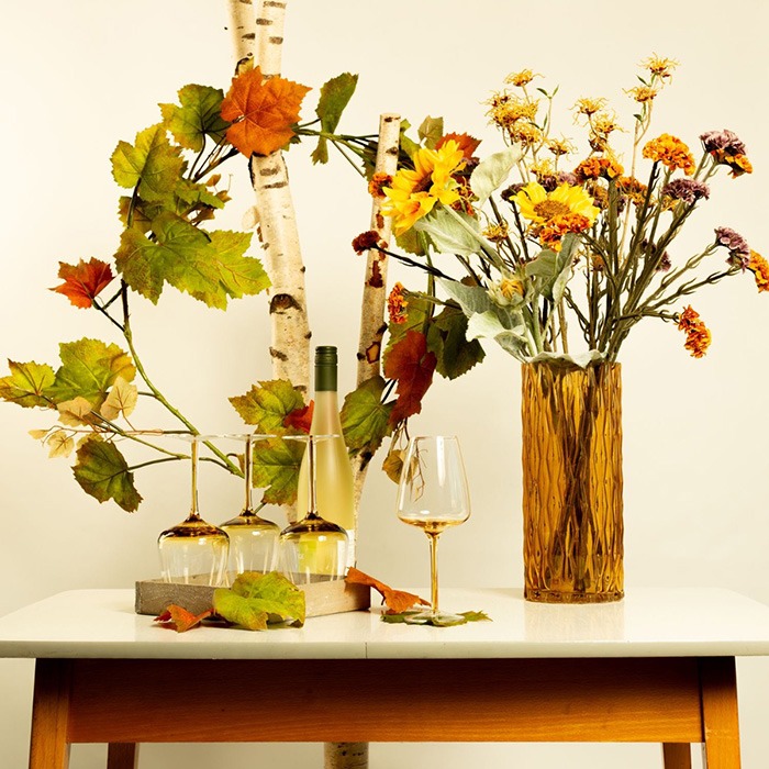 Serata estiva con vino e fiori