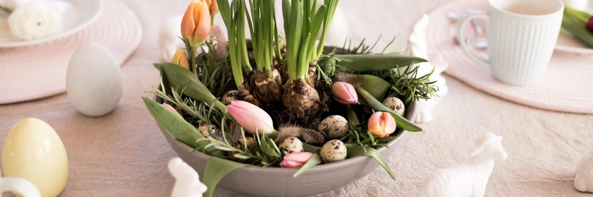 Tutto per le decorazioni della tavola di Pasqua