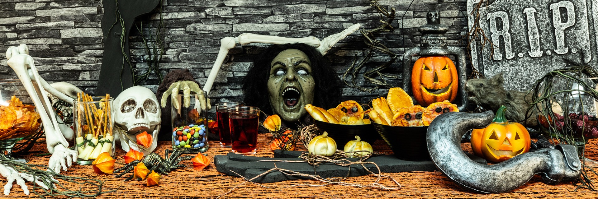Tutto per una decorazione da tavola spettrale