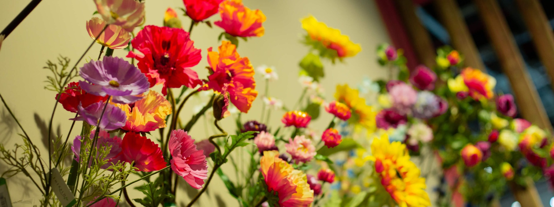 Fiori artificiali estivi realistici